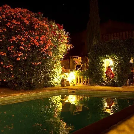 The Rhone Retreat بيت ضيافة *