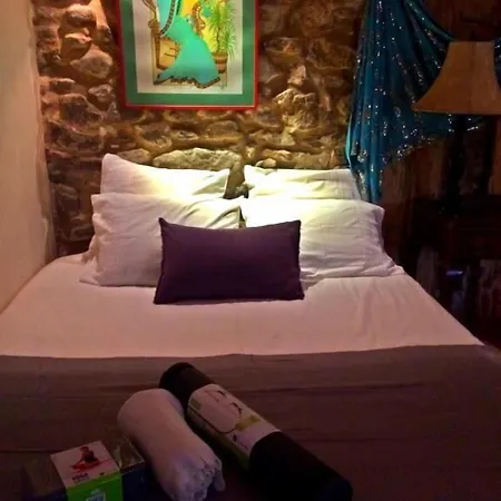 بيت ضيافة The Rhone Retreat