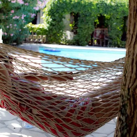 بيت ضيافة The Rhone Retreat *